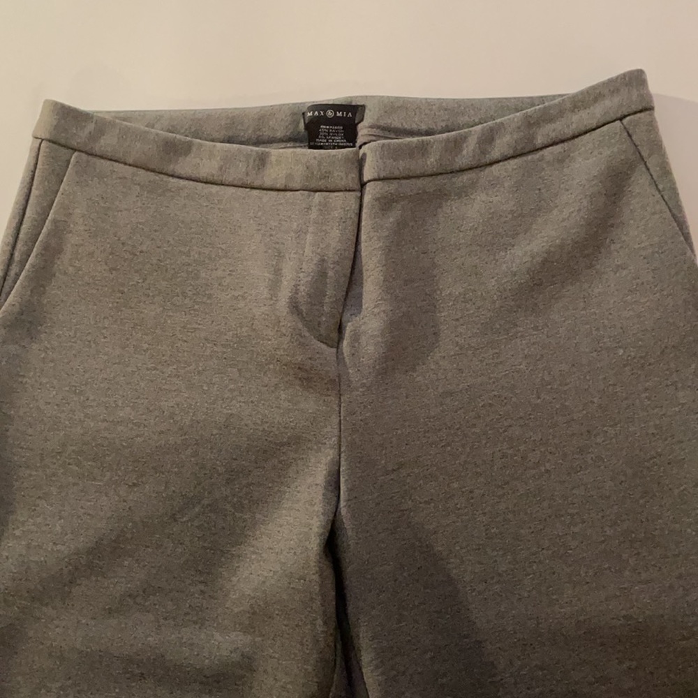 Max & Mia -Gray Capri Crop dress pants. Size L